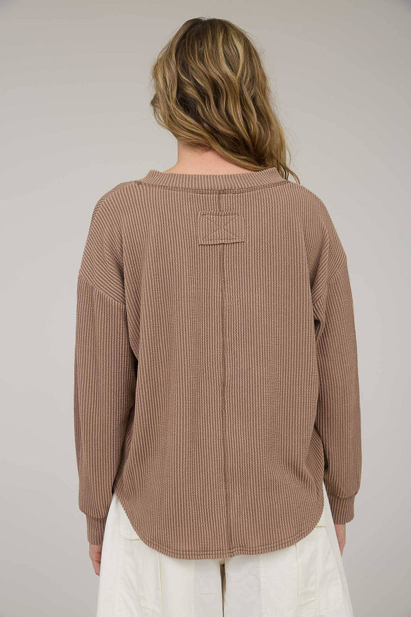 MOCHA WASHED RIBBED LONG SLEEVE HENLEY KNIT TOP