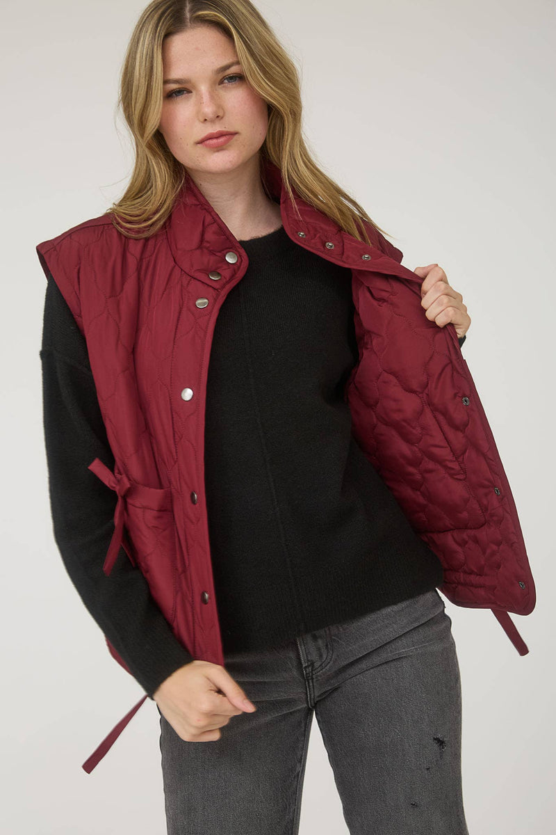 TIE DETAIL SNAP BUTTON DOWN QUILTED PUFFER VEST: BURGUNDY
