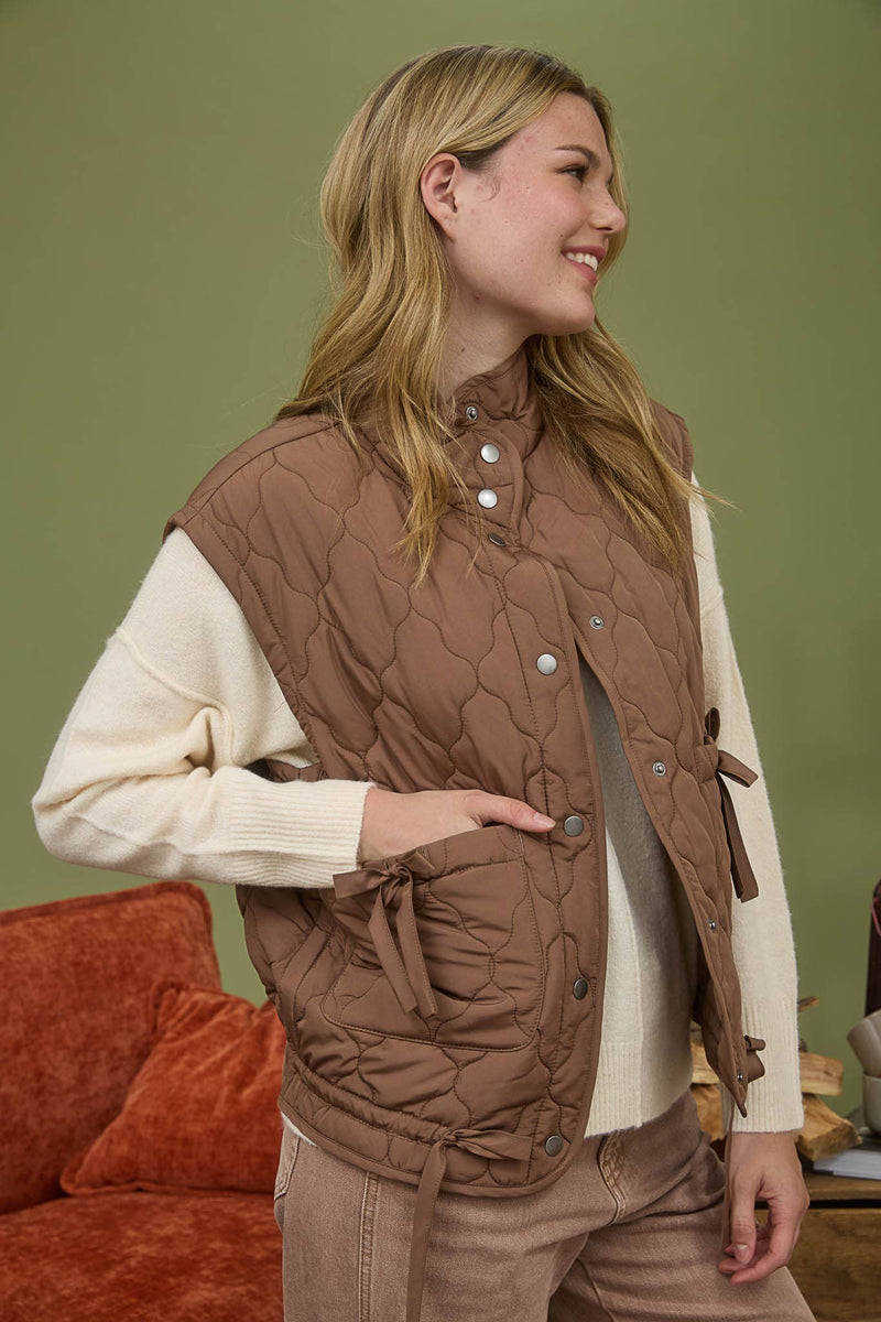 TIE DETAIL SNAP BUTTON DOWN QUILTED PUFFER VEST: BROWN