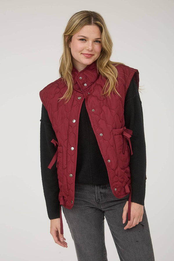 TIE DETAIL SNAP BUTTON DOWN QUILTED PUFFER VEST: BURGUNDY