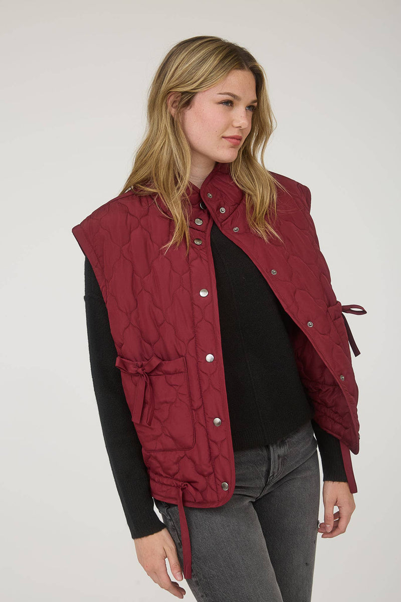 TIE DETAIL SNAP BUTTON DOWN QUILTED PUFFER VEST: BURGUNDY