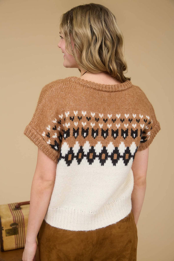 FAIR ISLE V NECK SHORT SLEEVE KNIT SWEATER: IVORY MULTI