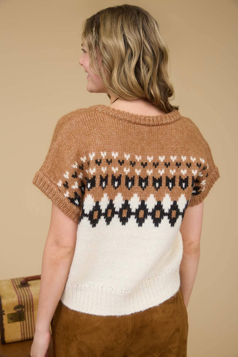 FAIR ISLE V NECK SHORT SLEEVE KNIT SWEATER: IVORY MULTI