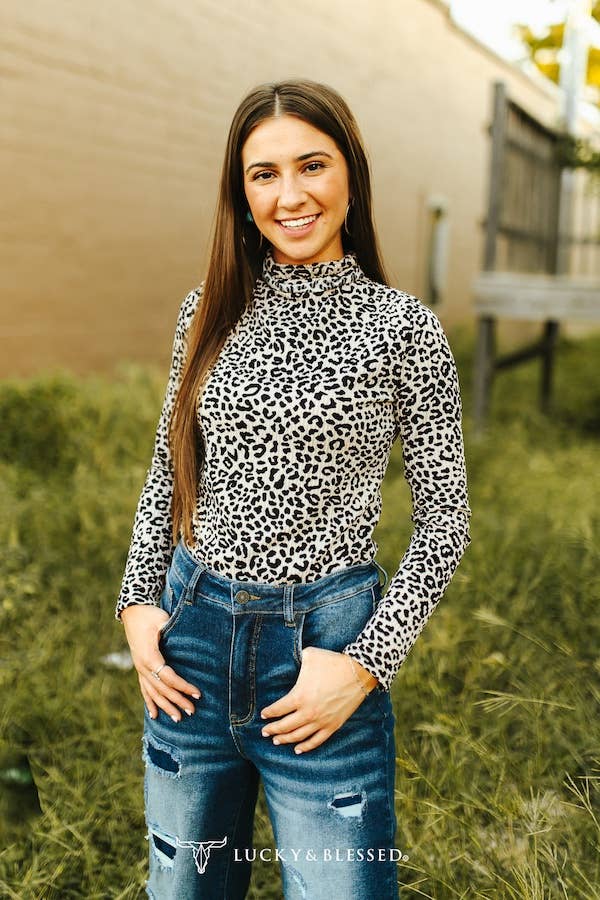 Leopard Printed Ribbed Turtle Neck Long Sleeve Top