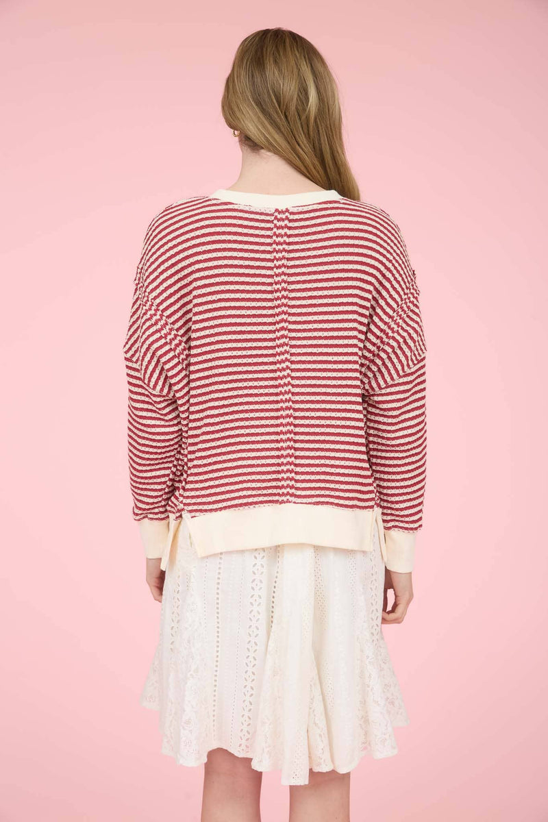 STRIPE EXPOSED SEAM SPLIT HEM LONG SLEEVE KNIT TOP: CREAM